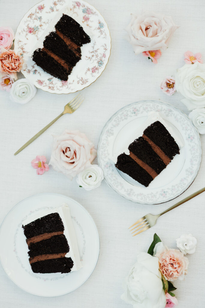 beautiful wedding cake photo taken by a Vancouver WA wedding photographer