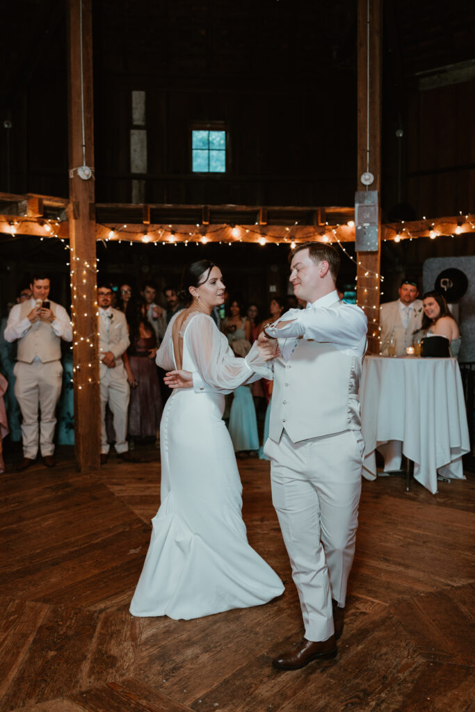 Bride and groom have their first dance at Mcmenamins Cornelius Pass Roadhouse